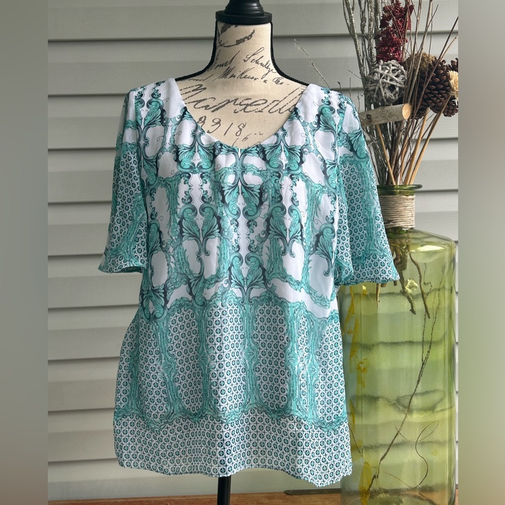 Elegant Teal Patterned Women's Top. Size L